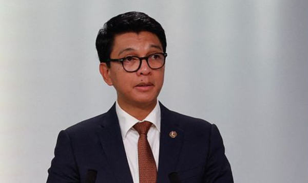 万隆优配 马达加斯加总统宣布解散政府